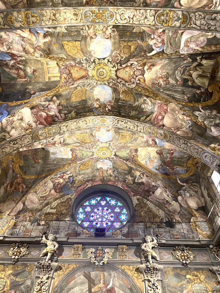 Raquelstrr1's tweet photo. Conocéis la “capilla sixtina valenciana?”
Iglesia de San Nicolás de Bari.
La estructura es gótica,pero la decoración barroca.
Es una joya de la arquitectura y arte en Valencia! https://t.co/ZwYekPu4K1