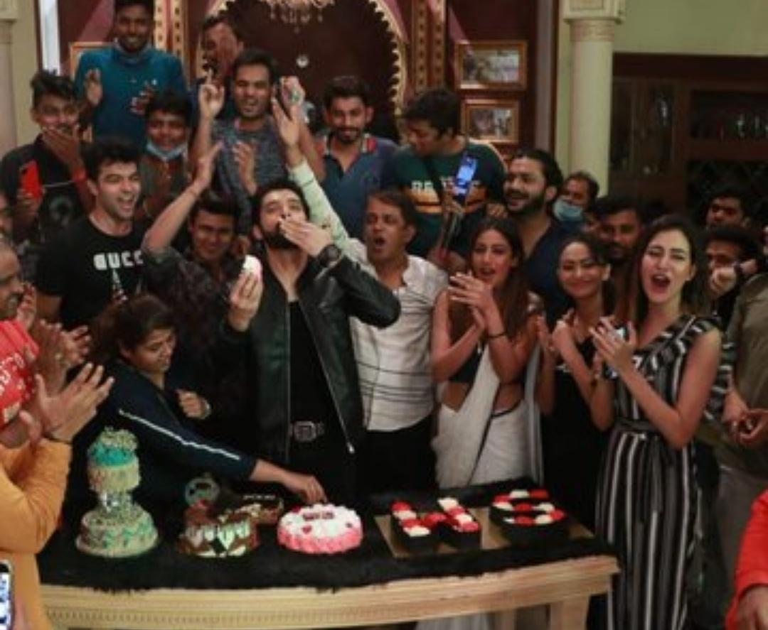 We love u Sharad malhotra.
Happy birthday from all the smarmy. U got the best team. 