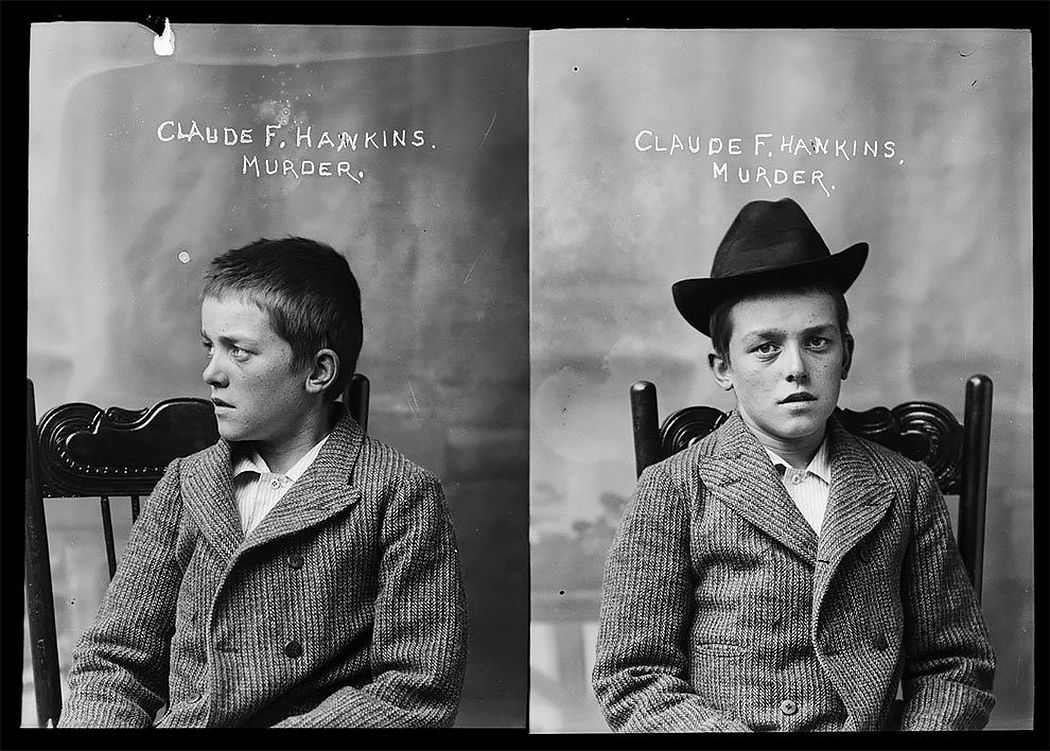 These vintage mugshots taken in the 1900s were discovered by photographer Anne Svenson, resulting in the book "Prisoners" - a collection of 70 images with accompanying narrative text on each subject.See a few of them in the next tweets.