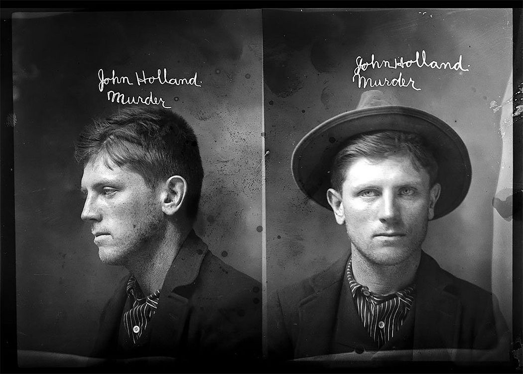These vintage mugshots taken in the 1900s were discovered by photographer Anne Svenson, resulting in the book "Prisoners" - a collection of 70 images with accompanying narrative text on each subject.See a few of them in the next tweets.