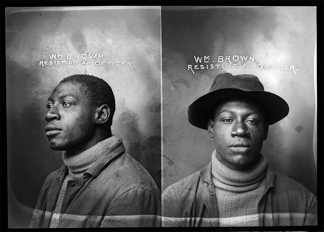 These vintage mugshots taken in the 1900s were discovered by photographer Anne Svenson, resulting in the book "Prisoners" - a collection of 70 images with accompanying narrative text on each subject.See a few of them in the next tweets.