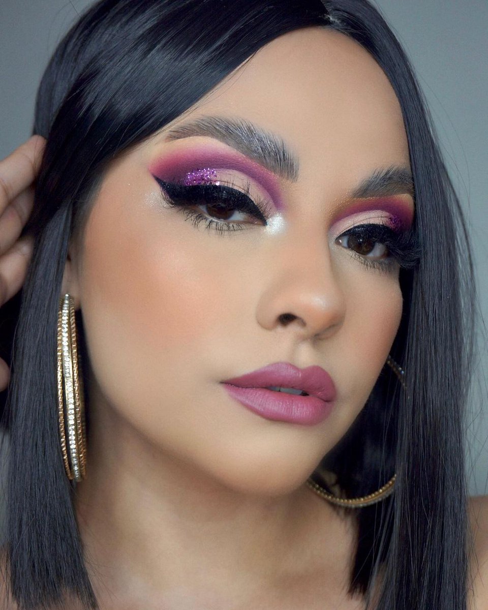 wetnwildbeauty's tweet image. Glowing like a goddess 🤩  @ojitosliin2 used our Translucent #SettingPowder, #MegaGlo #ContouringPalette in Dulce de Leche, and #HelloHalo MegaGlo #Blushlighter 🙌

Get them @Walmart @Amazon @Target @UltaBeauty @Walgreens and ALWAYS at wetnwildbeauty.com 

#wetnwildbeauty