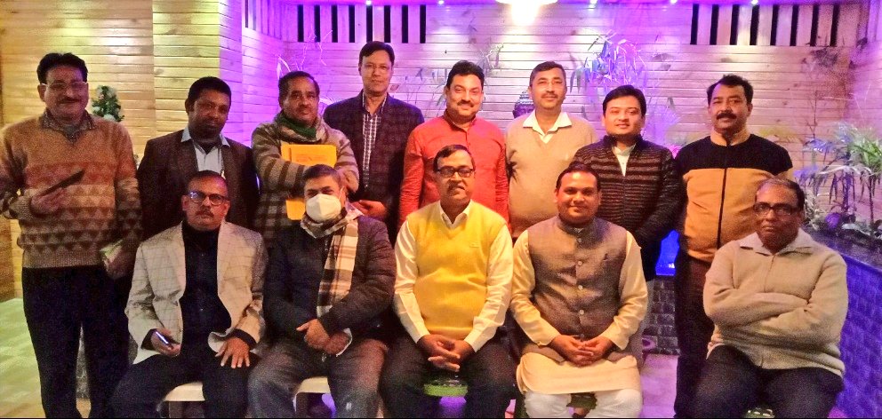 KishorBarmanBJP's tweet photo. উত্তরবঙ্গের উন্নয়নের রোড ম্যাপ বিষয়ক আলোচনা চক্রে অংশগ্রহণ। @SaveBengalOfcl  সংস্থার উদ্যোগে জলপাইগুড়ি শহরের বিভিন্ন ক্ষেত্রের খ্যাতনামা বুদ্ধিজীবী বর্গ তথা সুশীল সমাজের বিশিষ্ট ব্যক্তিবর্গ এই আলোচনাচক্রে অংশগ্রহণ করেন। https://t.co/lzT3784tba