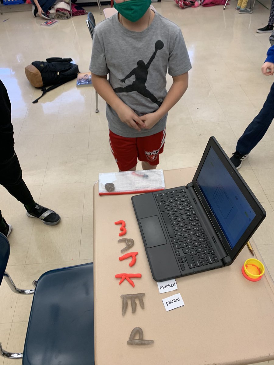 MsNicoleNoonan's tweet photo. Ss had a great time using play doh to spell out their word study words today! #multisensory @RobertHunterES @FlemRarSchools https://t.co/5SYw6hJ1Nz