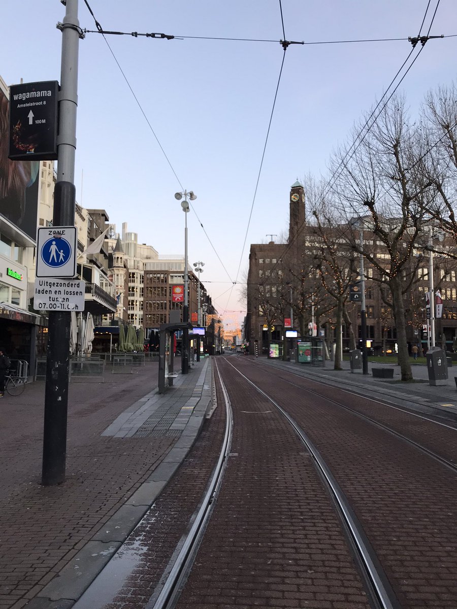 marielle_paul's tweet photo. Gezellige en boeiende kennismakingswandeldate langs het IJ. Not Tinder, strictly business. VVD-business 😉 Daarna door de stille stad helemaal naar huis gelopen. Voelde surreëel. Maar wel mooi 15k stappen op de teller. #workhardwalkharder https://t.co/bpCtiZLFKR