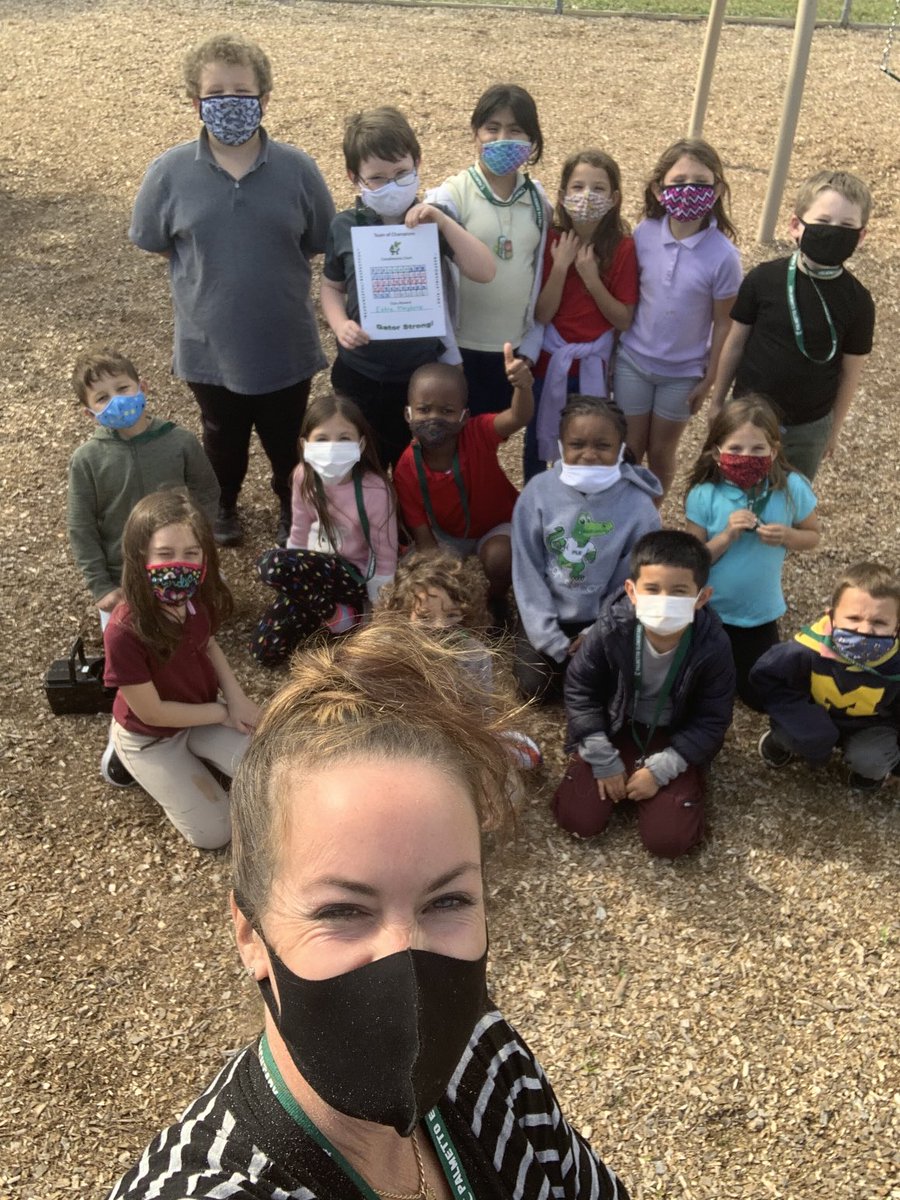 SanchezPLE's tweet photo. We earned extra recess for filling in our compliment chart.  ⁦@PLEgators⁩  ⁦@MrsCurranPLE⁩ #respectfulstudents 🐊💪🏻💗🤩🥳 https://t.co/DCgCgmSTGO