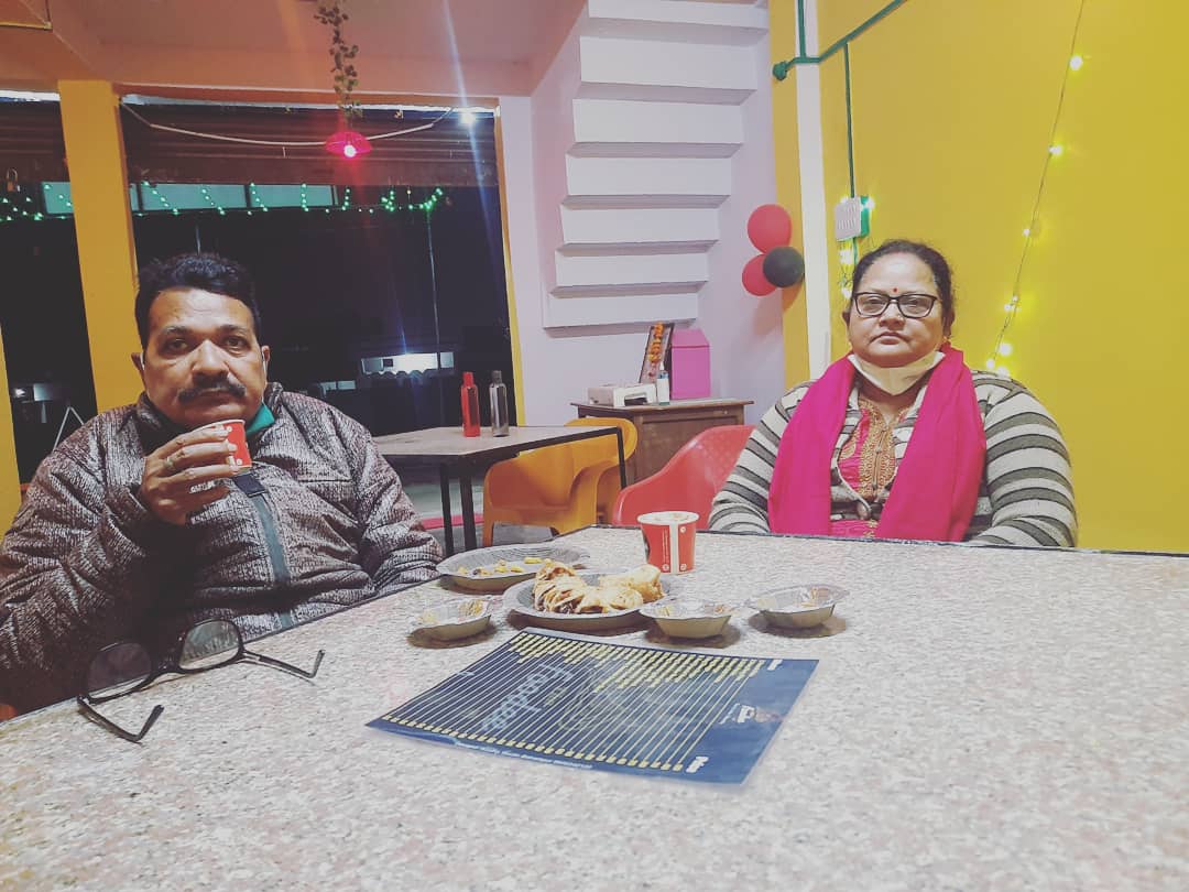 abhilashsinghc9's tweet photo. our #happy_guest enjoyed #dabeli, #spring_roll, #masala_roll, #french_fries, #coffee & #kulhad_chai.
#The_foodee_जी 😋
@SurajMayank @DPSinghBais1 @DPSingh89947522 https://t.co/ECXzJdEWgU