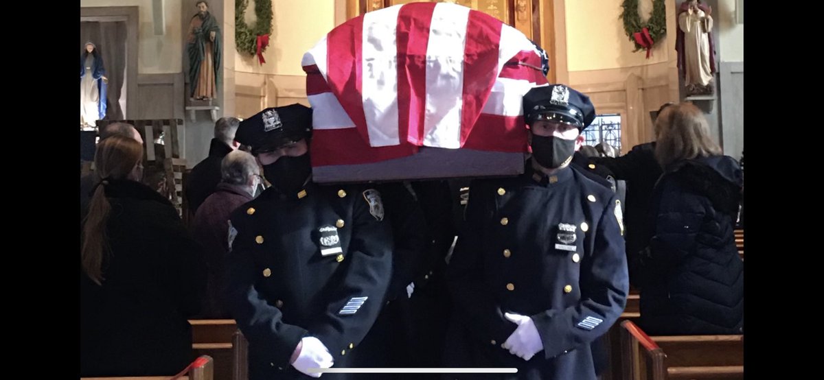 NYPDCeremonial's tweet photo. #HappeningNow @USArmy veteran &amp; NYPD P.O. John Haglund funeral service. John #retired42yearsago @NYPD75Pct .
Rest In Peace Officer 
#retirement1979
#OceansideNY 
#DualService 🇺🇸👮🏻‍♂️
#ProudUSArmyVet https://t.co/n408PIa6SS