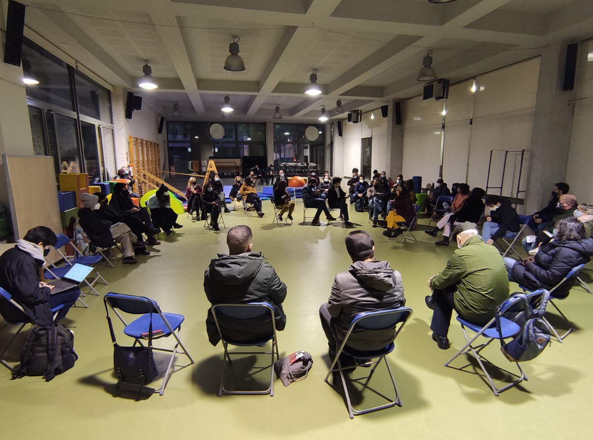 Pagaven un lloguer de 880€ i els volien fer fora de casa, però es van unir al Sindicat, i ara han signat un contracte de 5 anys per 255€. A pesar de la pandèmia, comencem el 2021 amb la determinació de seguir canviant les regles del joc i millorant la vida de la gent. ✊🏽💜