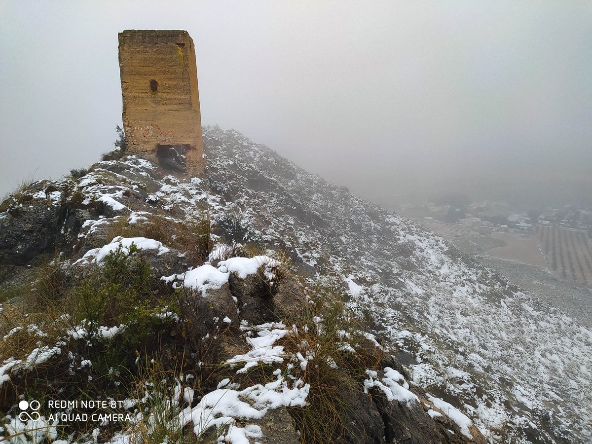 aavvsierra's tweet photo. Las nevadas de hoy nos dejan estampas como esta en nuestra pedanía. ¡Hilo con las imágenes! ⬇️ https://t.co/zTflMgFbig