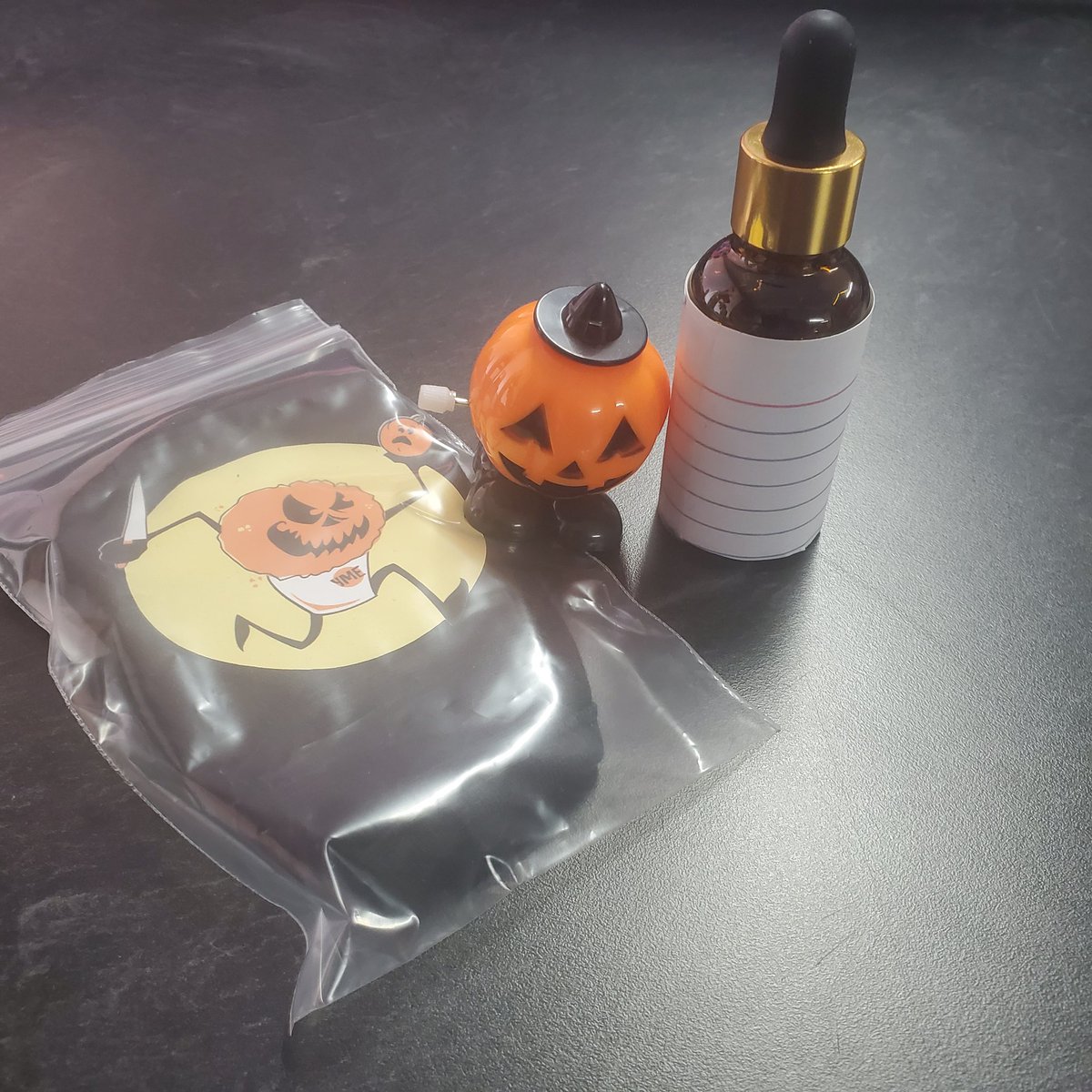 best_syrups's tweet photo. I think #PumpkinSlice is trying to tell us something? At least it isn't a giant mess...lol #TEAMYME #BestSyrup #FlavorFactory #creatures #CreatureWears #shopsmallbusiness #shoplocal #notdowntown #shopsmall #Niles #Masks #CBD #Silliness #SyrupGirls #WhatsNext #SalesForce https://t.co/5h2WsvGnJD