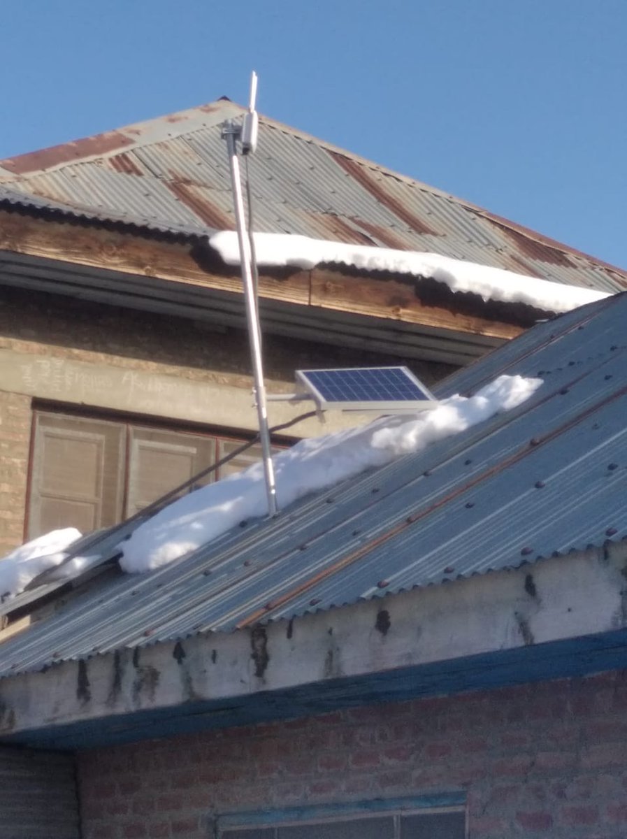 cvlekashmir's tweet photo. Despite of heavy snowfall across Kashmir 
Entire team is on field for restoration of sites #ghartakfibre 
#GHARTAKFIBER
#cscjk 
#CSCseGRAMSWARAJ 
@dintya15 @abhi481 @anilsangwanHR18   @wifichoupal @CSCegov_ @Shahnaw87075819 @rsprasad @listenshaheen @Madhurlast40 @VermaAmanVijay https://t.co/4kbmGQWD3g