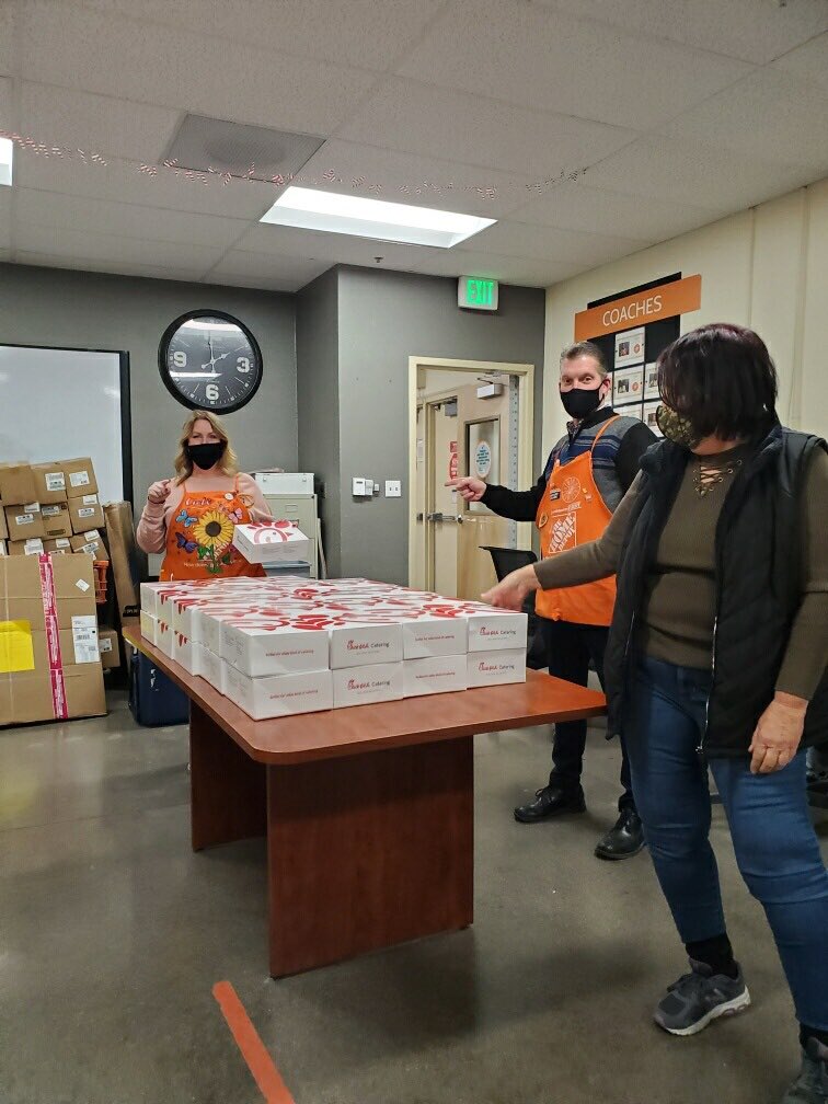 Starting off 2021 at 3318 with associate appreciation!  Thank you for all your hard work last year!  Let’s have a great 2021!@TonjaBarnicle @MarkSaltarelli