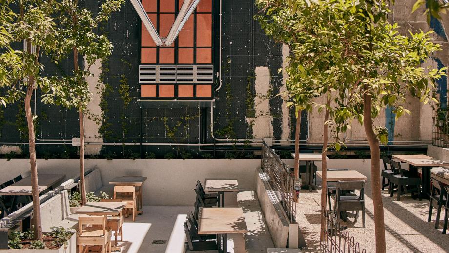 FIT_artdesign's tweet photo. #frameawards2021 Interior of the Month is Madrid restaurant  @modemovimiento, with its “synthesized sustainability.” Juror Hans J. Galutera, (’96), founder of HG DesignWorks, notes its collaborative mindsets and design for the community. @hansgal https://t.co/EjS1Ugq8Z8 https://t.co/aHVGRL6wPy