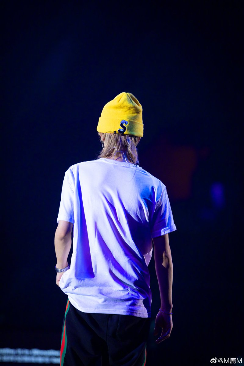LuHanBrasil's tweet photo. [#LUWEIBO] 08.01.21 Atualização do #LuHan após a notícia do cancelamento dos shows:

“Tenho certeza que nos encontraremos em breve ❤️❤️❤️”

🦌 #LuHan ensaiou até 3 da manhã. Ele estava ensaiando «Let Me Stay By Your Side» quando a música parou e os staffs o informaram. :c https://t.co/zuP7NKuasp