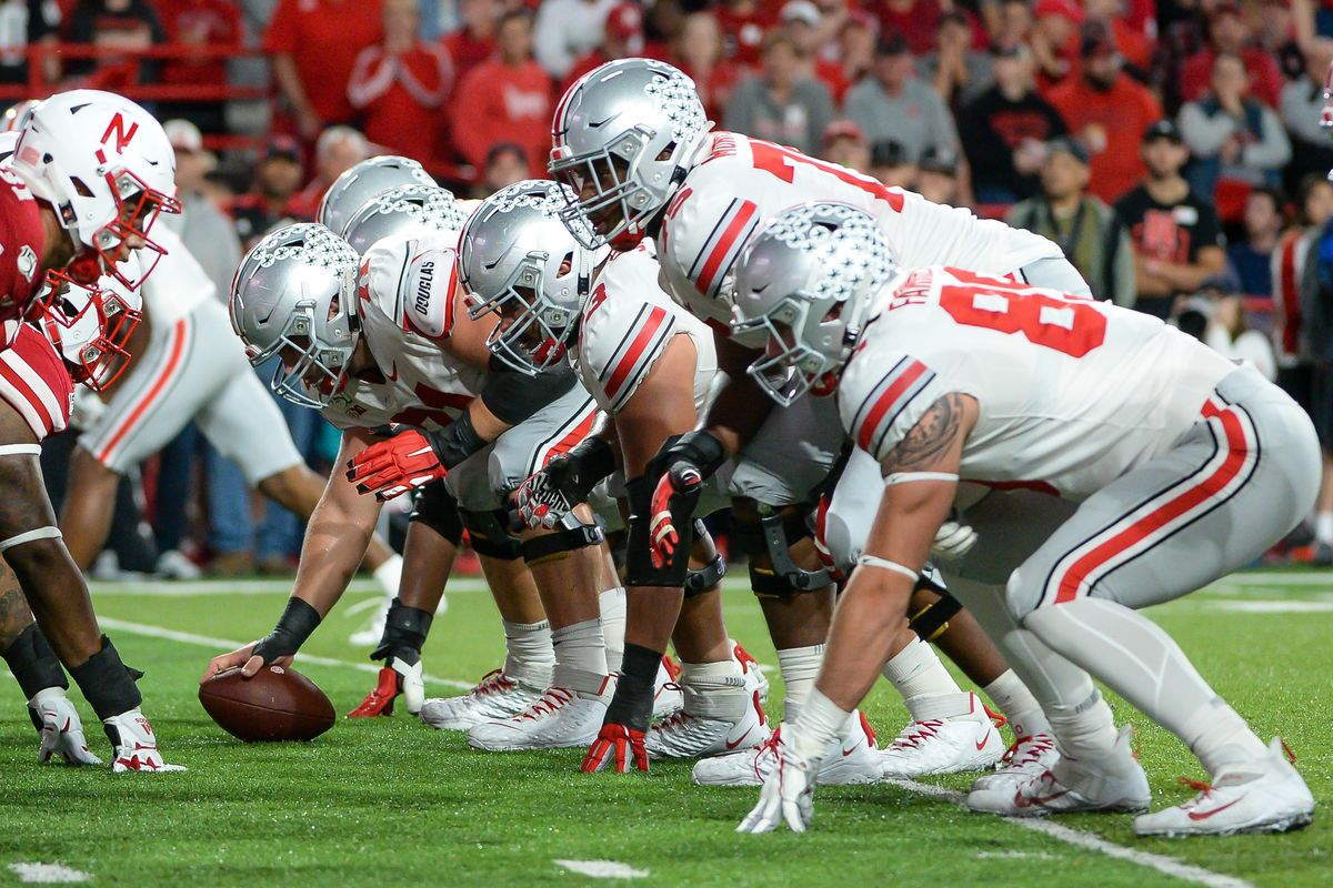 omarurena_'s tweet photo. La línea ofensiva de #LosBuckeyes:

"Son atléticos. Son físicos. Hacen un buen trabajo controlando la línea de golpeo, sacándote de tu hueco. En general, la ofensiva hace un buen trabajo ejecutando." 

D.J. Dale (94)

#NationalChampionship 
#MareaPúrpura #SECenEspañol
#RollTide https://t.co/WXgaYJEu7F
