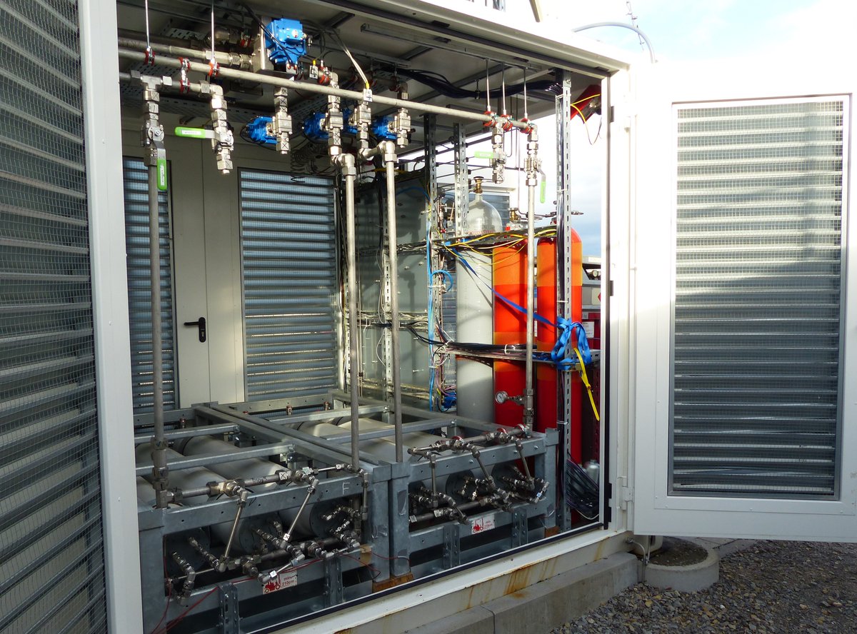 COSMHYC_FCH's tweet photo. Sunny #prototype news:
This is the compartment with the #MetalHydride reactors from @MaHyTec_SARL. They compress #Hydrogen with a #thermal effect, operating almost #silently. They also will #reduce #maintance costs for #HRS because of less moving parts.

#ShowH2works #Innovation https://t.co/FuF5tWkgNI