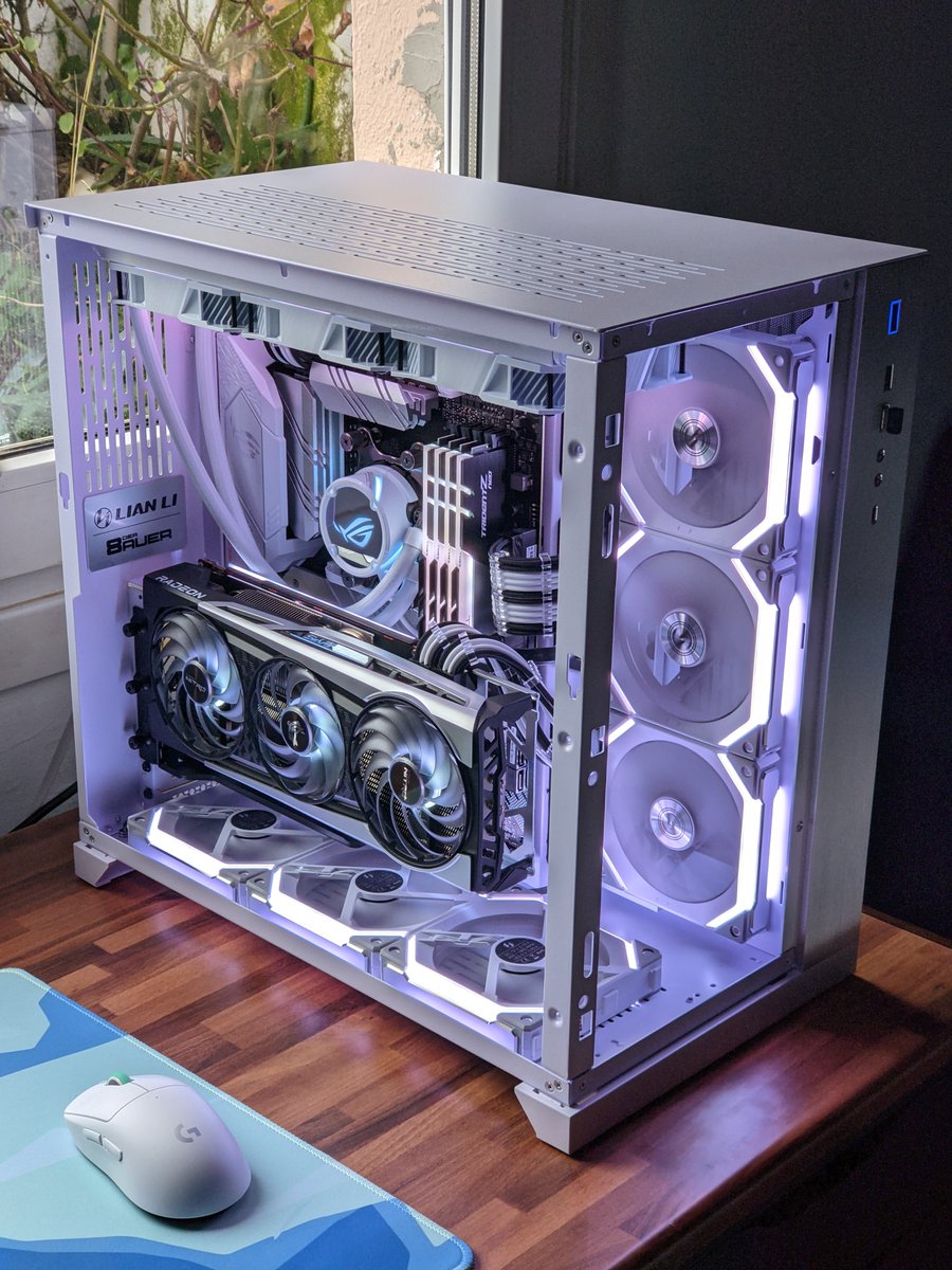 13Onabi's tweet photo. Mi primer PC Build 🔥
No he provocado ningún incendio en mi casa, así que bastante bien.
Gracias a las enseñanzas de estos 3 fieras @nategentile7 @360_Hardware @DanteGTX3 este PC es una jodida nave espacial, y se ve increíble. https://t.co/KDa0A0S8fP