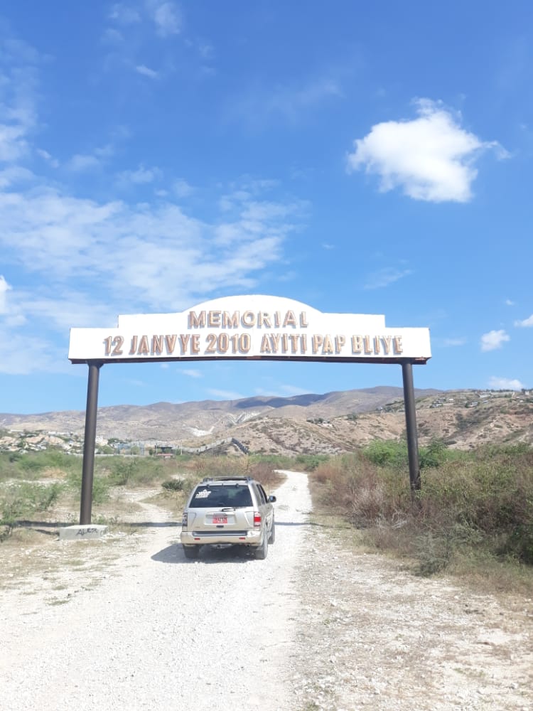 Stanleylucas01's tweet photo. - Nou pral komemore 12 Janvye
- Menas GoudouGoudou toujoula
- Kay kap bati dwe respekte règ parasismik
- Moun Okap #Haiti dwe ranfòse kay ki dejà bati
- Se vil sa ki plis an danje
- Ekzèzi sou kisa nou apran de 12 Janvier dwe kontinye
- Mwen sonje #MagalieMarcelin, #MyriamMerlet https://t.co/dNhmfz6pnt