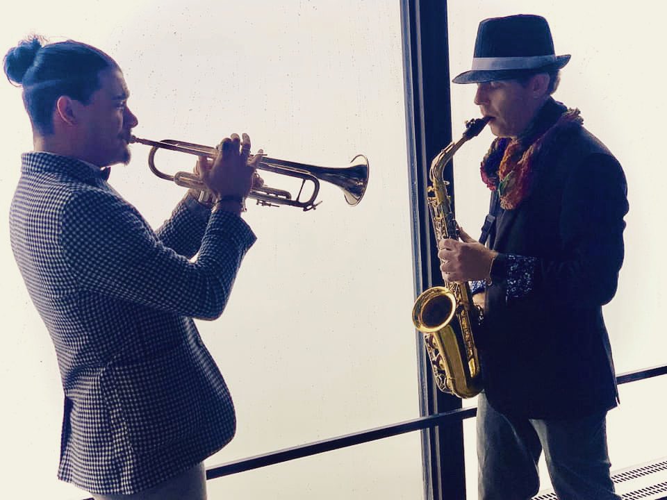 Streaming live from #Chicago this Wednesday are local #jazz cats @glitchgatsby &amp; @tomcattrumpet     bringing neon #bassmusic to life with live sax and trumpet! #Tunein on FB, Twitch &amp; YouTube! 🎷🎺🌱

Event page: fb.me/e/g0GeHsAm6