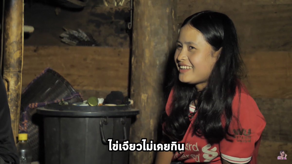 bbbow_por's tweet image. เราควรตกใจกับอะไรก่อนดี
 -ตกใจที่เด็กไม่มีความฝัน
 -ตกใจที่ไม่มีไฟใช้ ไม่มีอินเทอร์เน็ต ไม่มีทีวีให้ดู
 -ตกใจที่เด็กไม่เคยกินไข่เจียว เเละกินน้ำพริกเป็นอาหารปกติ เเละมีหนูเป็นอาหารมื้อพิเศษ
 -หรือควรตกใจที่มือที่ยื่นเข้าไปช่วยเหลือเด็กๆเป็นมือของเเม่ค้าไม่ใช่รัฐบาล #พิมรี่พาย