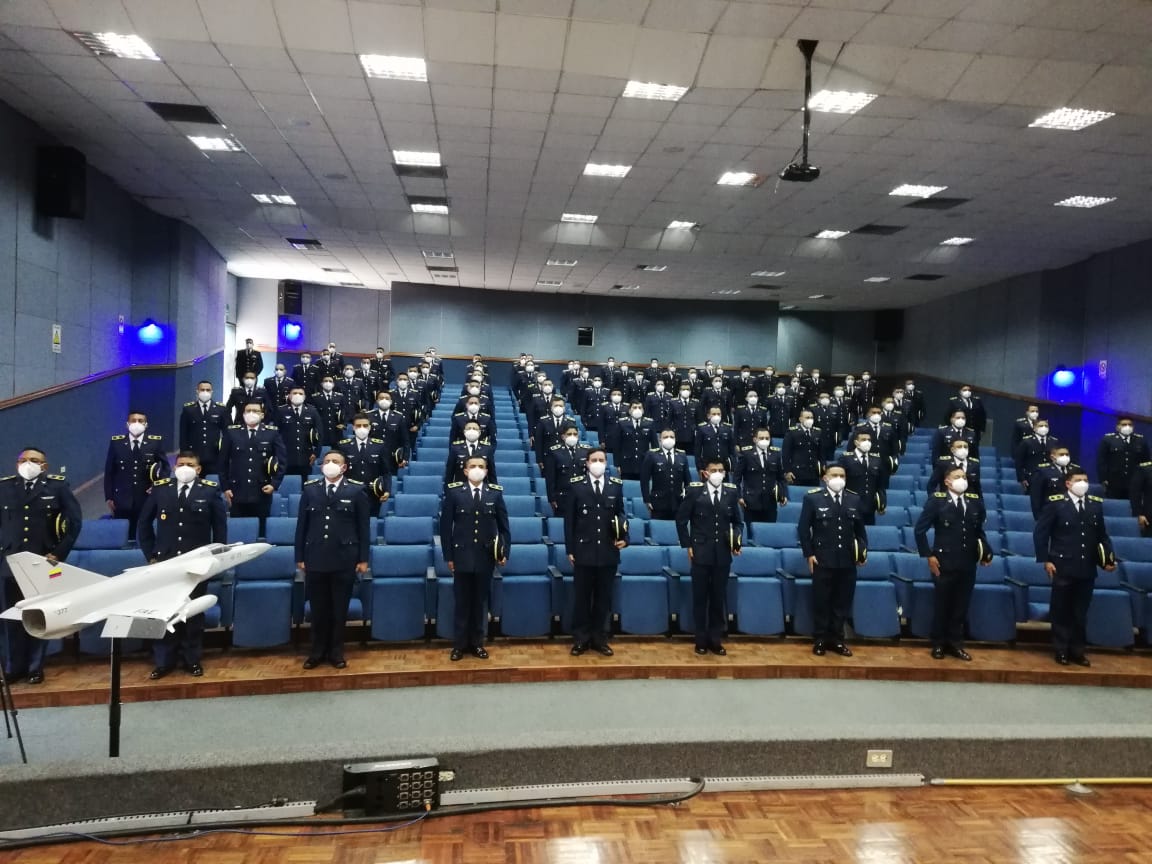 FuerzaAereaEc's tweet photo. En la Escuela de Perfeccionamiento de Aerotécnicos #EPAE, se realizó la ceremonia de inauguración del Curso de Actualización Militar y Curso de Promoción, en el que se fortalecerán los conocimientos y competencias de los Aerotécnicos #FAE, previo al ascenso. https://t.co/2sydQaE5Y1