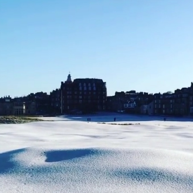 2underGolf's tweet photo. Was a little chilly out on the Old Lady this morning.
#2undergolf #2UnderCLR #StAndrewsGolf #thehomeofgolf #Golf https://t.co/uL3i7zhUnn