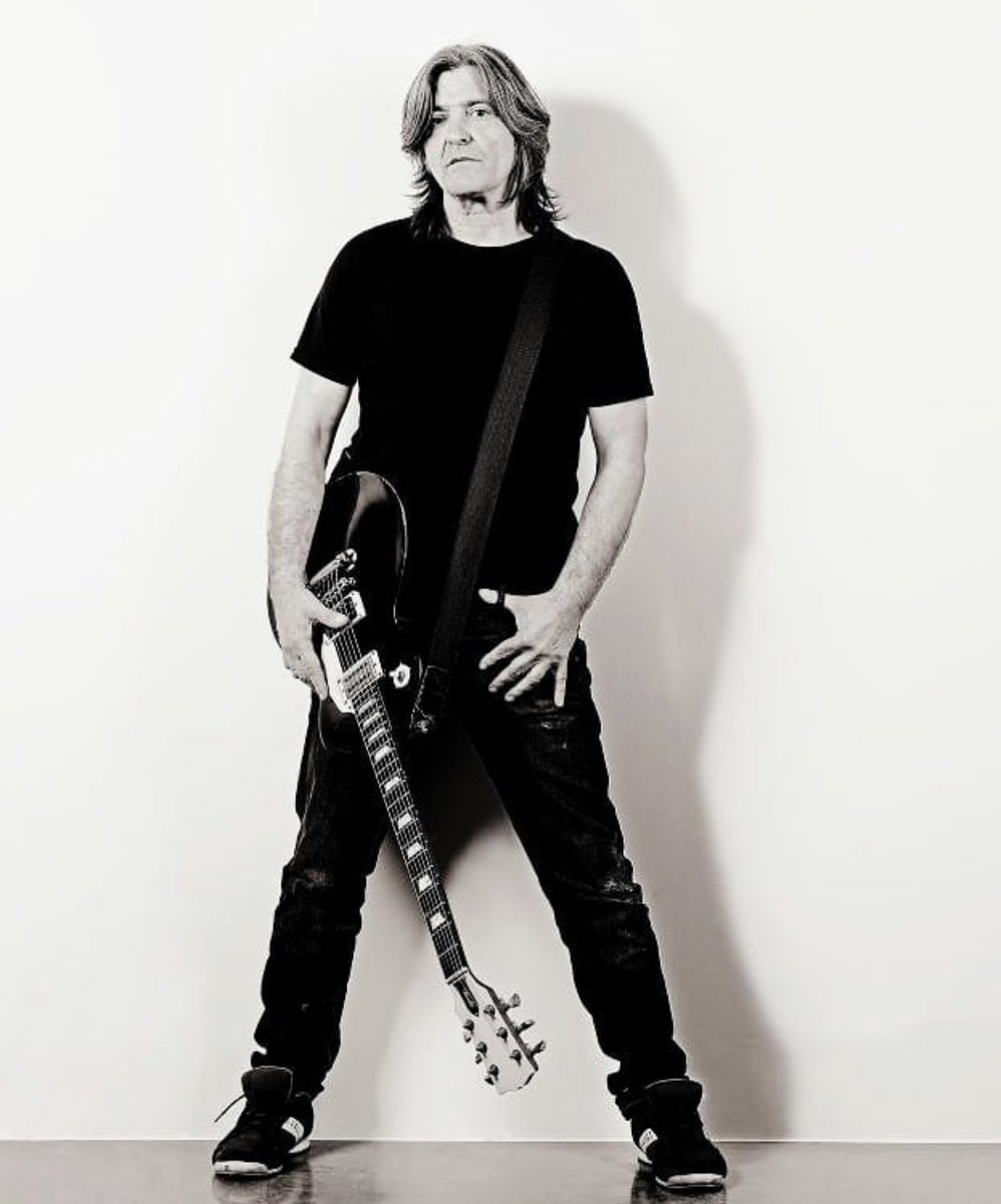 berritxarrak's tweet photo. Agur eta ohore, Boni, galera handia gure rockarentzat 🥺 
Zure ahotsa eta gitar doinuak gure artean izango dira betiko.
Besarkada bana senitarteko eta lagunei. https://t.co/lADCOCnvUL