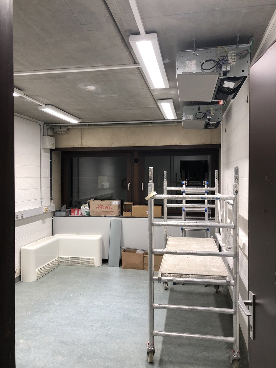 RenardHenriFra1's tweet photo. ✅ Electricity and dimmable lights
❌ Black windows
❌ CO2 and compressed air supply
✅ Wall painting
⏳ A/C installation ongoing
❌ Black curtains
❌ Cleaning
Pace after pace, each day a new evolution 🤓
@zeiss_micro #LSM900 at @UNamur @narilis_namur... https://t.co/PG79mhG9Gd