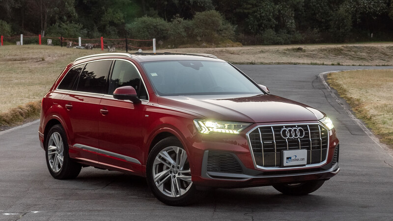 Autocosmos's tweet photo. #FelizViernes en compañía de la nueva @AudideMexico #Q7 2021 😎 Gracias a sus nuevas actualizaciones, ahora ofrece 347Hp, 2 pantallas táctiles #MMITouch y muchísimo espacio en su interior para una experiencia super cómoda ❤️ 👉 https://t.co/iky5AtmCQj https://t.co/aaZDwpaHPm