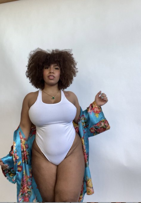 Video screen shots just hit different 🥺 https://t.co/2GzExo9AuW<a href="/tag/bussitchallange"class="tags"><span>#bussitchallange</span></a>