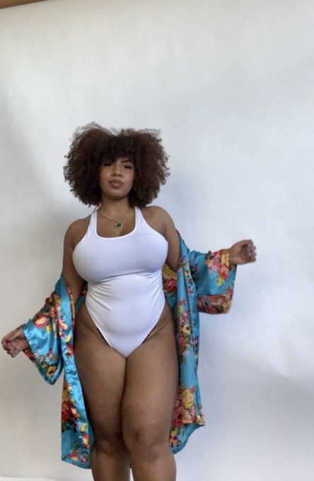 Video screen shots just hit different 🥺 https://t.co/2GzExo9AuW<a href="/tag/bussitchallange"class="tags"><span>#bussitchallange</span></a>