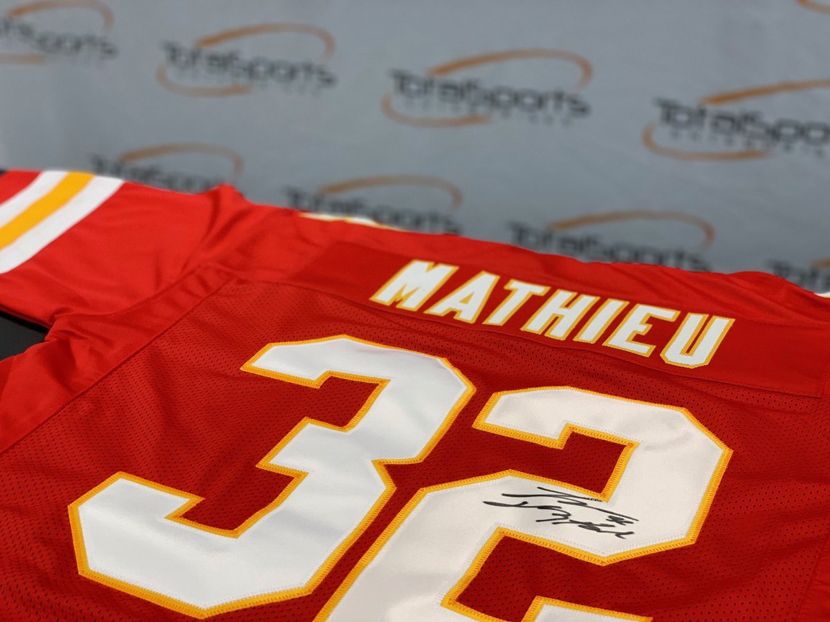 ArrowheadLive's tweet image. 🚨Giveaway🚨

This giveaway includes a signed @Mathieu_Era jersey, a Big Red Hoodie, and a hat signed by Andy Reid!

To enter:
1️⃣RETWEET
2️⃣FOLLOW @ArrowheadLive, @TSEKansasCity, and @SOMissouri

⏳Giveaway ends 1/15 @ 7pm CT⏳
#Chiefs | #ChiefsKingdom | #WPMOYChallenge + Kelce