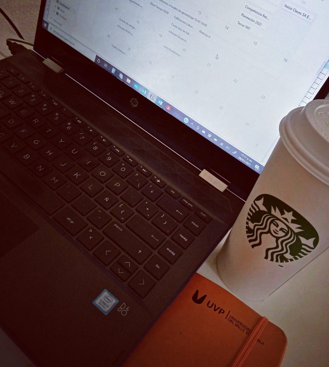 Charito_salazar's tweet photo. Home office π
#workigmom #phd #notion #academiclife https://t.co/SnOmcIWAok