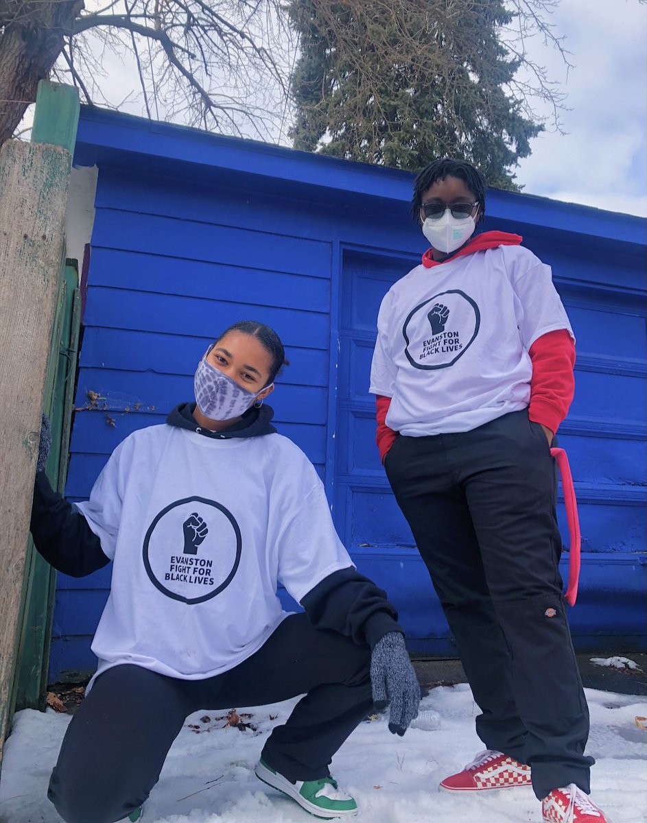 Efblives's tweet photo. ✨EFBL HANDMADE SHIRTS FOR SALE✨

When you purchase an EFBL t-shirt, your funds will directly help fund an Evanston community fridge and community garden.

(Further instructions on how to purchase on second slide. We have a limited supply) https://t.co/Qsnw322B2U