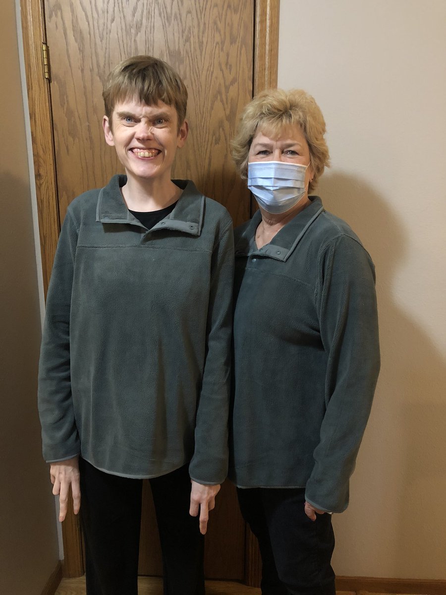 Erin was matching with Loree today! ❤️Happy Friday 🤩 #twinning #ILoveCCRI