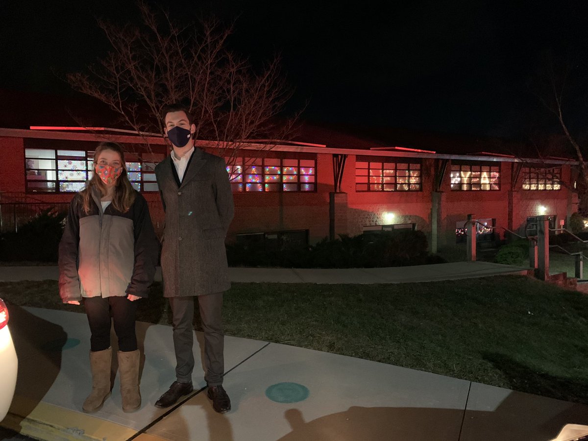 wilbert_snow's tweet photo. Oh what fun our Festival of Lights was tonight! Many thanks to our Mayor @bdflorsheim, @IAFFLocal1073, and @SnowMonsterCT for joining us in wishing our community a Happy New Year! https://t.co/hhWW0u8B9T