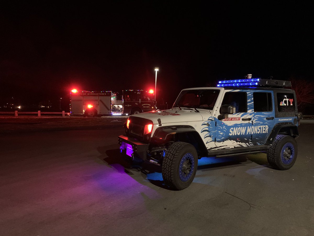 wilbert_snow's tweet photo. Oh what fun our Festival of Lights was tonight! Many thanks to our Mayor @bdflorsheim, @IAFFLocal1073, and @SnowMonsterCT for joining us in wishing our community a Happy New Year! https://t.co/hhWW0u8B9T