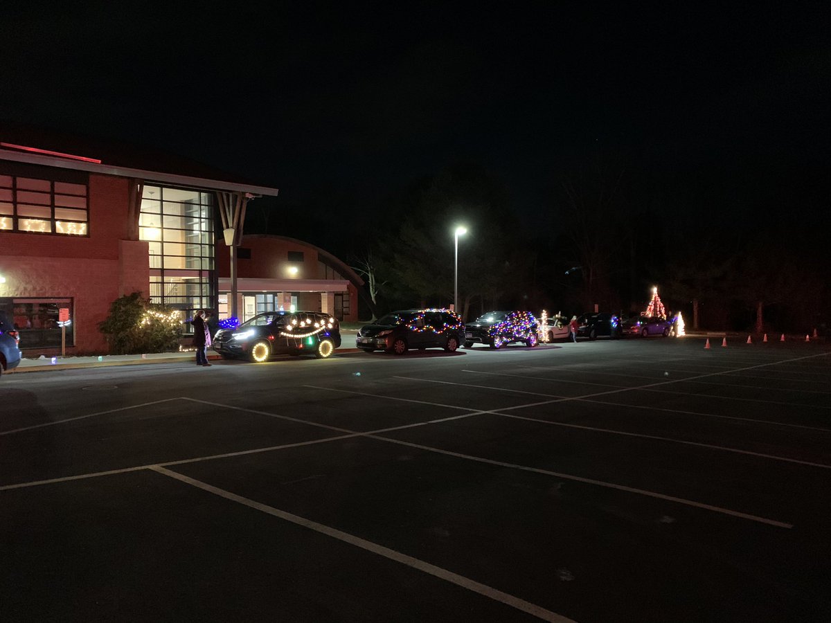 wilbert_snow's tweet photo. Oh what fun our Festival of Lights was tonight! Many thanks to our Mayor @bdflorsheim, @IAFFLocal1073, and @SnowMonsterCT for joining us in wishing our community a Happy New Year! https://t.co/hhWW0u8B9T