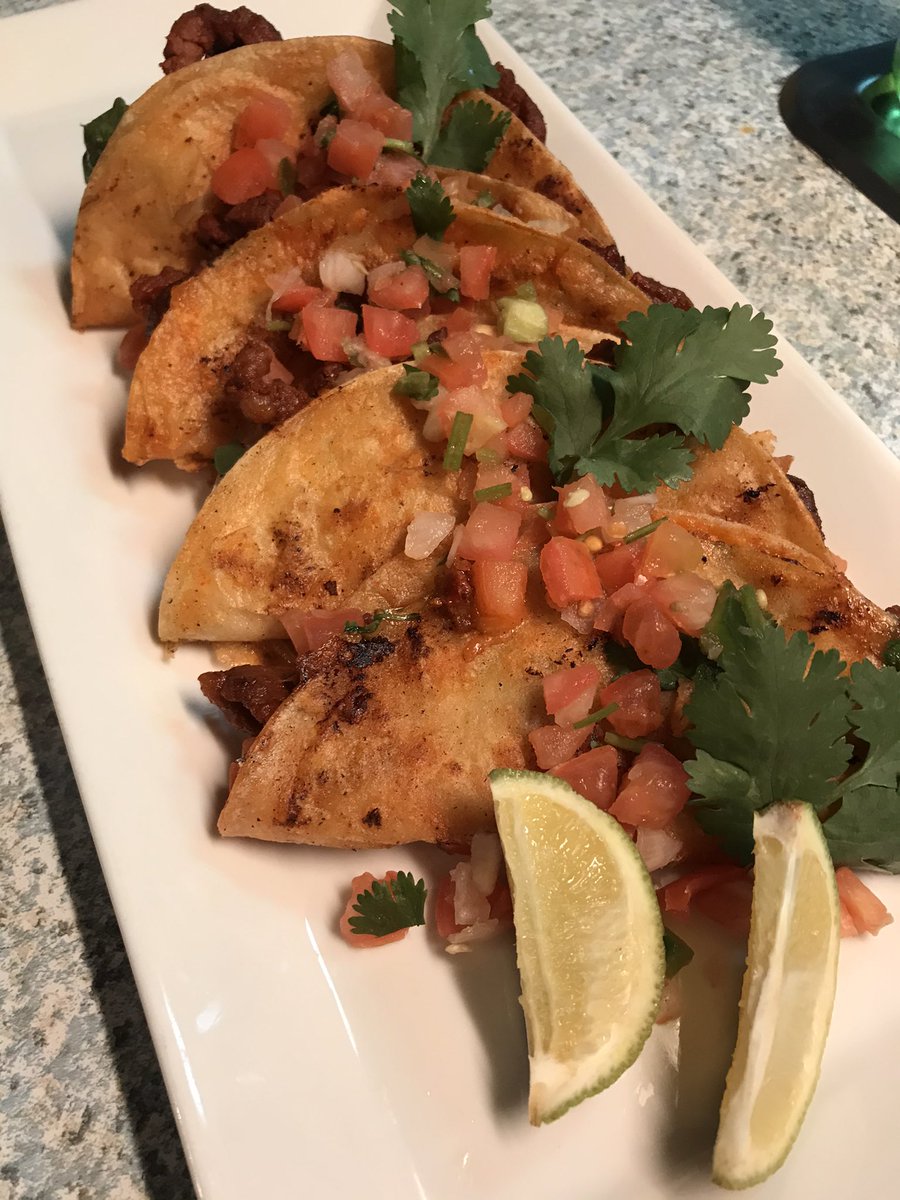Chef_VNell's tweet photo. Birria Beef Tacos#chefvnell #cheflife #chefsofinstagram #foodnetwork #greatfood #neworleansoriginal #neworleansown #productofneworleans #creolefusion #creole #creolefood #chefworld #truecooks #cajun #cajunfood #neworleansfood #foodnetworkmagazine#ironchef #jamesbeard #chefstable https://t.co/jcsE5pmgkc