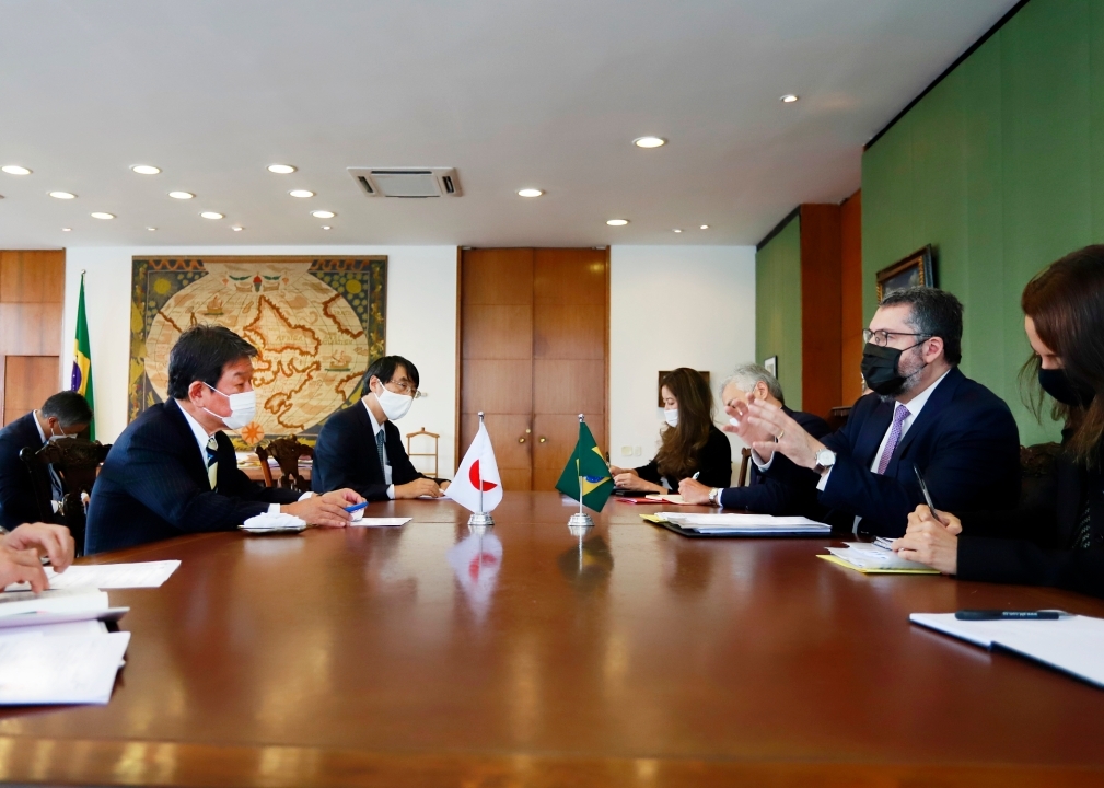 外務省 茂木外務大臣のブラジル訪問 ブラジルを訪問中の茂木敏充外務大臣は 現地時間1月8日午前11時から40分間 ボルソナーロ大統領を表敬するとともに 同日正午から 途中 共同記者発表及び覚書の署名式をはさみつつ アラウージョ外 T Co 外務省 茂木外務大臣のブラジル訪問 ブラジルを訪問中の茂木敏充外務大臣は 現地時間1月8日午前11時から40分間 ボルソナーロ大統領を表敬するとともに 同日正午から 途中 共同記者発表及び覚書の署名式をはさみつつ アラウージョ外 T Co