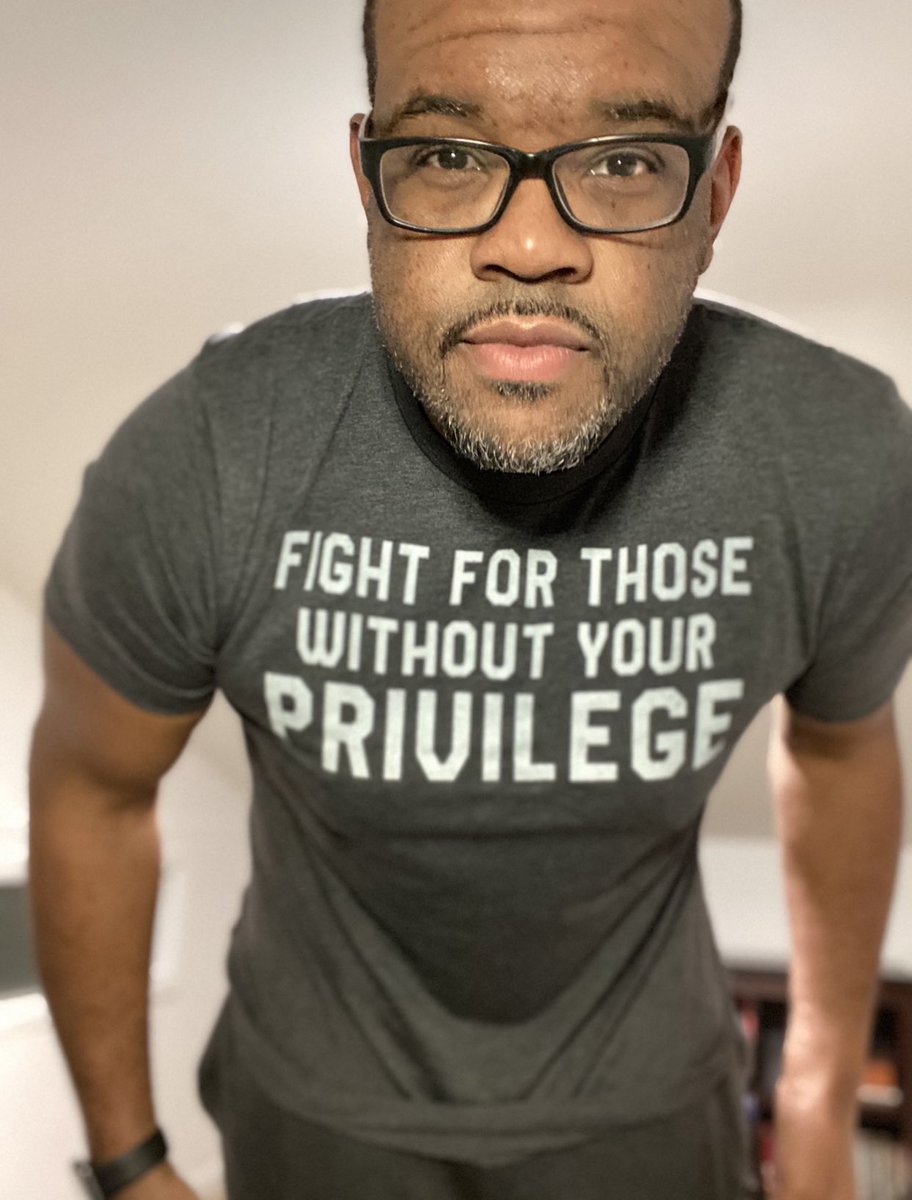 tmswDO's tweet photo. #FightWithYourPrivilege https://t.co/uqxM9qatAn