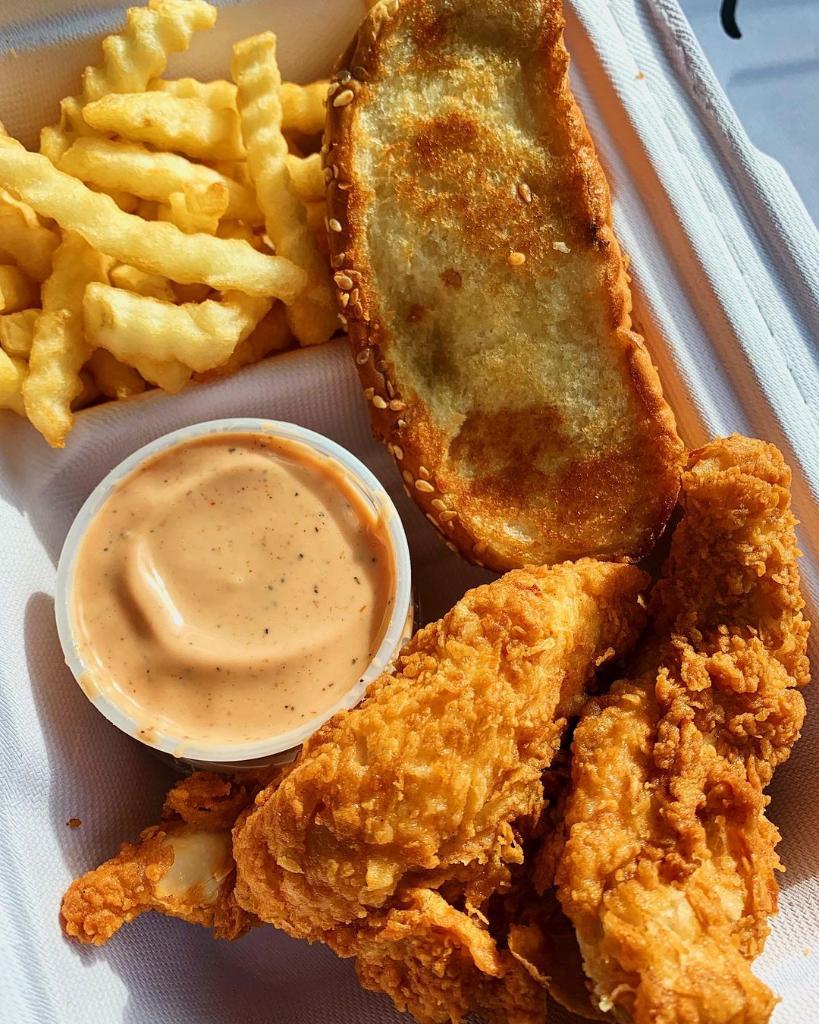 raisingcanes's tweet photo. Now this is what we call golden hour.

📷: eatnwithanna https://t.co/RLUdD4XXYR