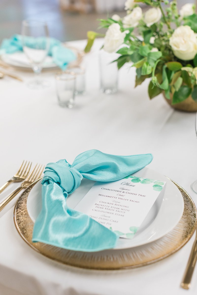 Who else loves a fully set table? A reminder that even the smallest details can make a big impact!

Photography: <a href="/Simplejoiephoto/">Simple Joie</a>