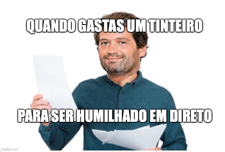 arepublica_'s tweet photo. André Ventura: 1 resma de papéis, 0 argumentos https://t.co/lYLcCLOivc