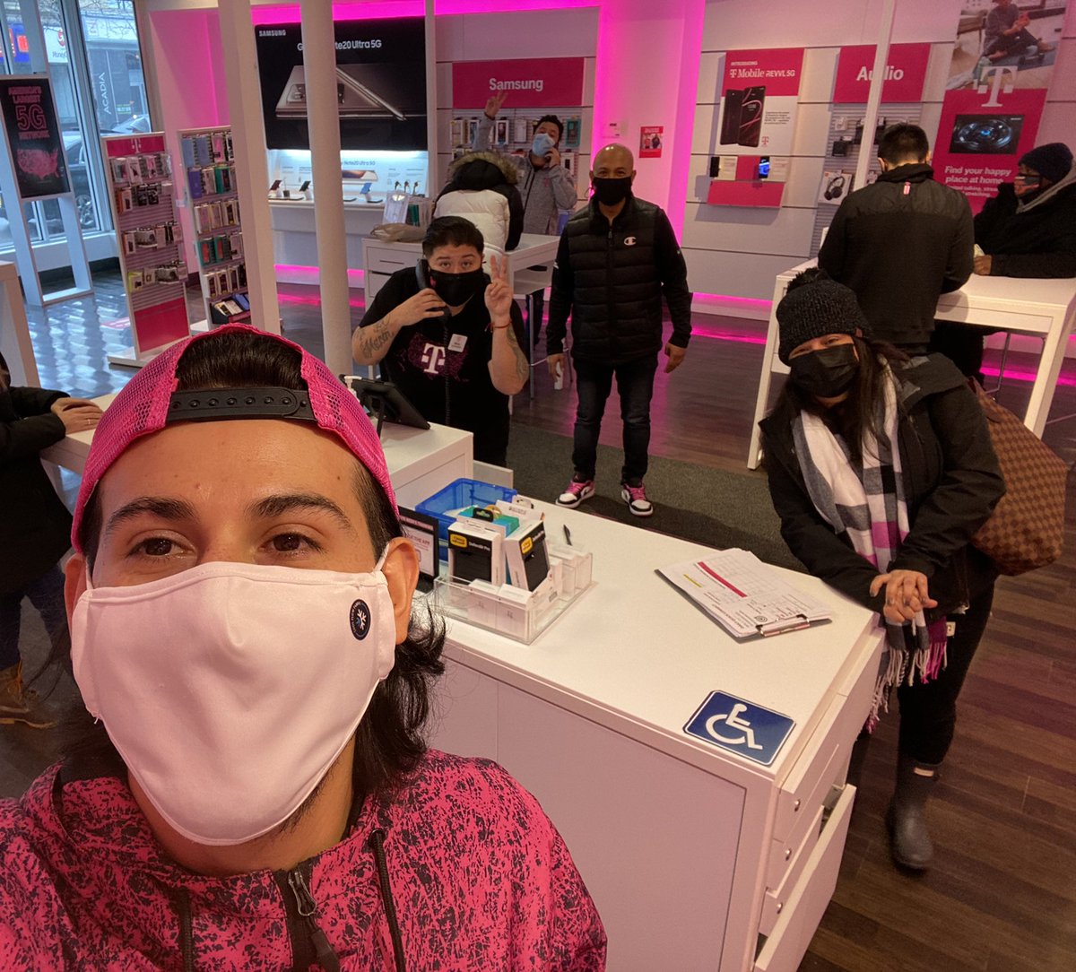 Thank you <a href="/AngelGomez143/">Angel Gomez</a> and <a href="/TMOcalicaVision/">Alan Calica</a> for stopping by and visiting us at #LincolnPark. See you guys again soon 😬 #CMN
