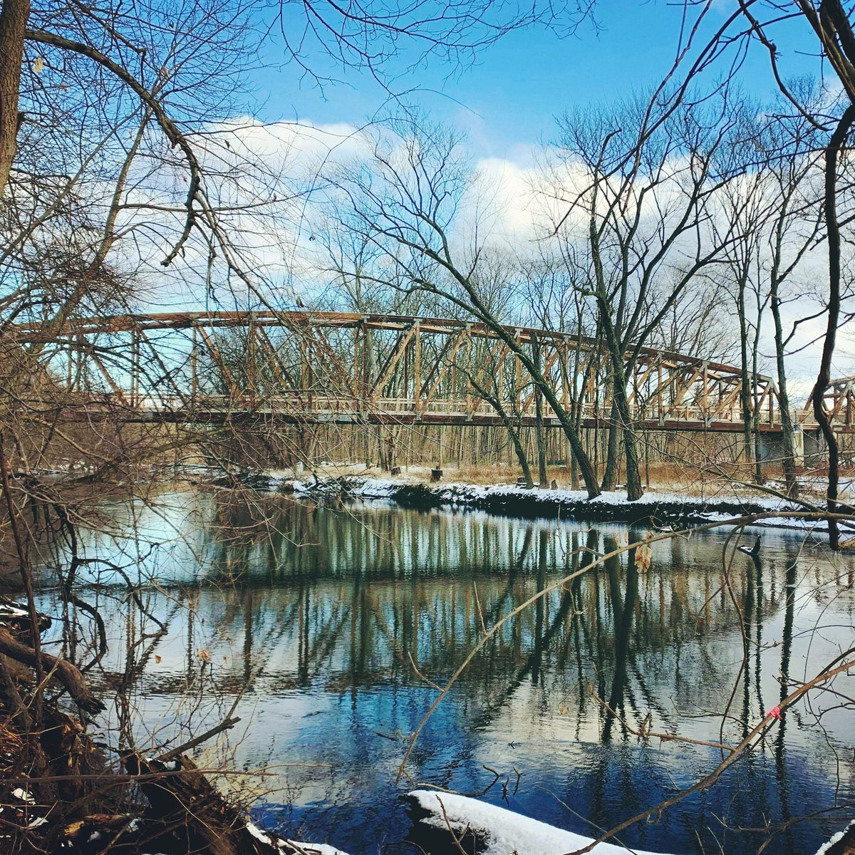 ToursAroundMI's tweet photo. So peaceful. Quiet winter moment at one of the longest timber framed bridges in the U.S. This Lowell bridge connects parks on each side of the Grand River.

#RiverfrontTour #WinterTours @ExperienceGR #experiencegr @PureMichigan #OnePureMichigan #PureMichigan #ExperienceLife https://t.co/ua44cpoif1
