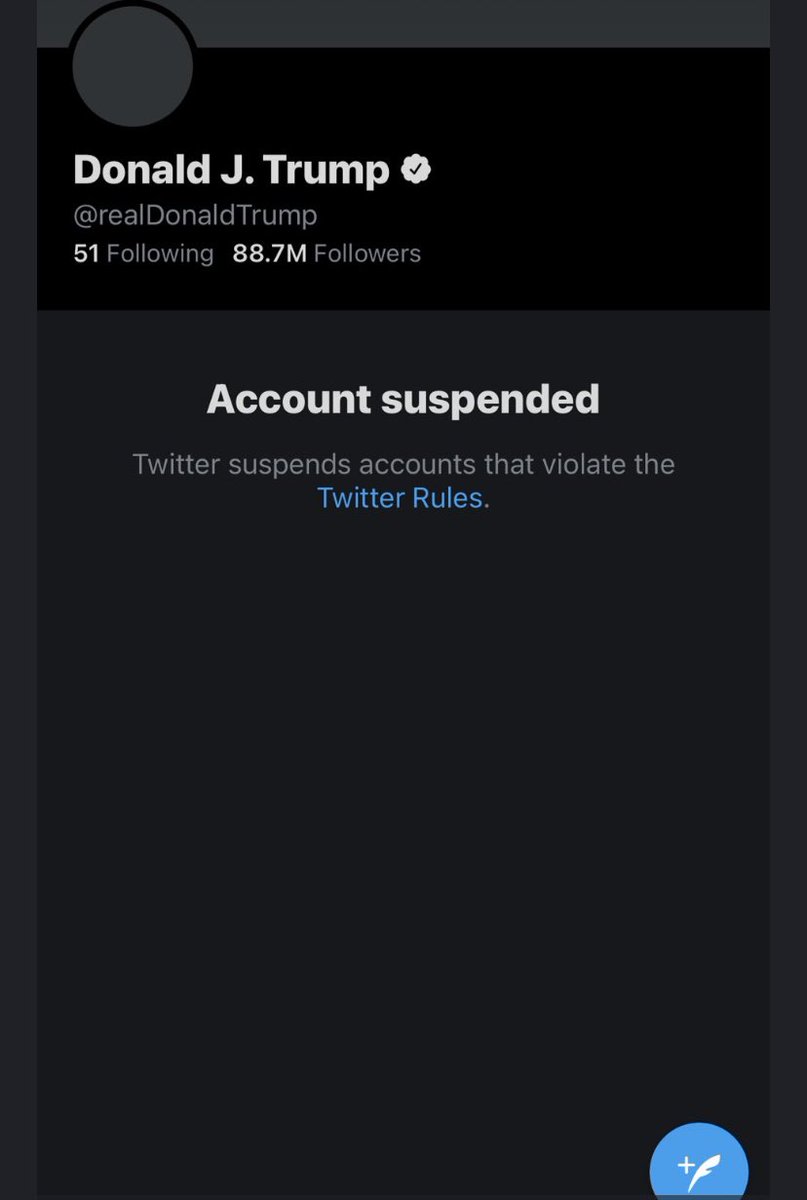ItsCarlosSoto's tweet photo. BREAKING: @Twitter permanently bans Donald Trump “due to the risk of further incitement of violence.” The Twitter presidency has ended 🥂🍾 🎉‼️ #TwitterInChief is gone! #TwitterBansTrump #ByeDon ✌🏽 https://t.co/l2ro6dqChD