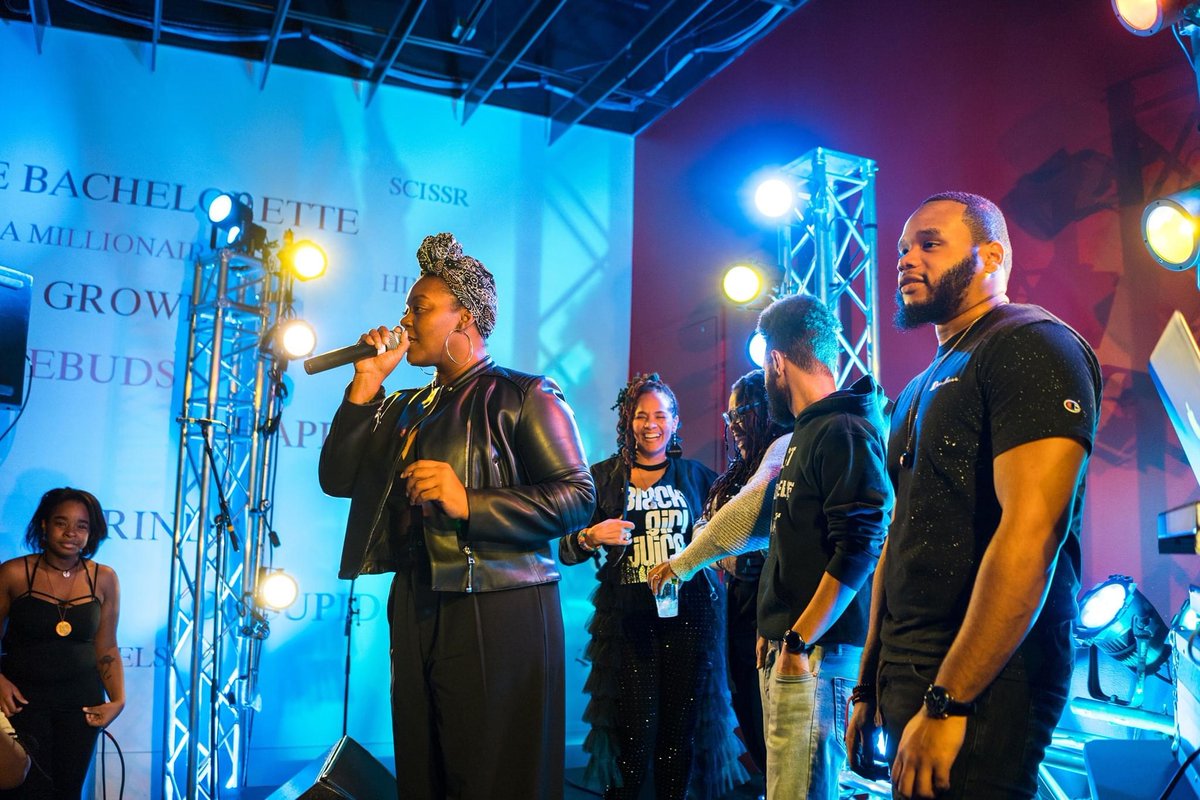 AugustWilsonCC's tweet photo. A little #flashbackfriday ! Ready for this year’s Virtual Poetry Unplugged?
@mobrowne hosts poets @NikkiGiovanni6 , @jessicaCaremoor and many more. Supported by @CitizensBank
Ticket link https://t.co/9e8M4rqphH
#poetry #awaacc #truthandpower #martinlutherkingjr #poetryunplugged https://t.co/QggsDfhCB8