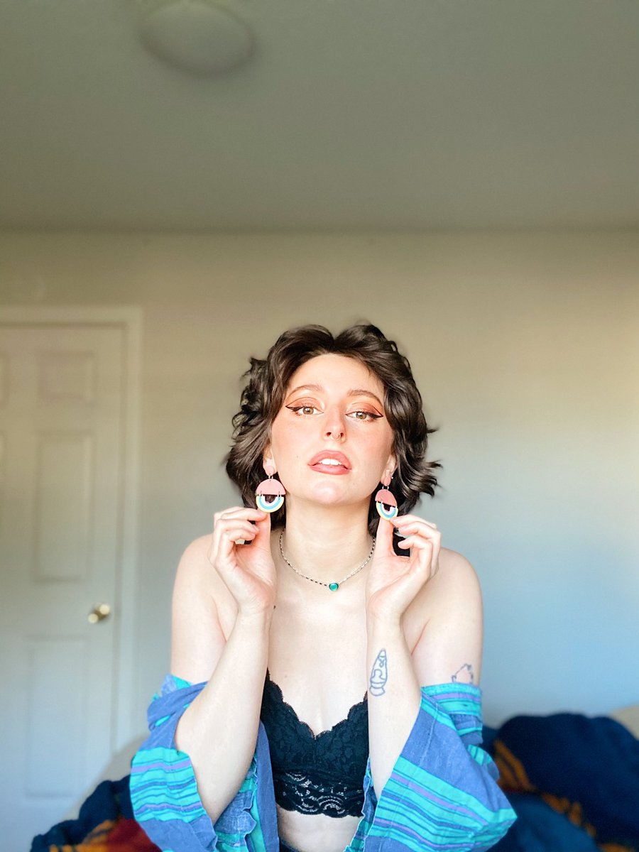 JonniIvy's tweet photo. milf on staycation ✨💅🏻🍹💋💆‍♀️💐 https://t.co/AyWSpjGM7l